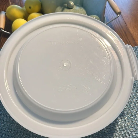 Vintage Tupperware Pie Keeper Taker Carrier w/ Lid & Handle - Picture 2 of 4